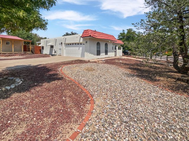 802 PINETREE Road SE, Rio Rancho, NM 87124