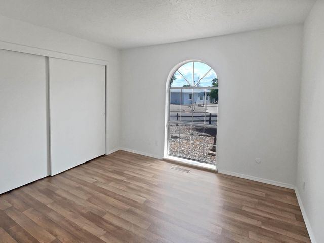 802 PINETREE Road SE, Rio Rancho, NM 87124