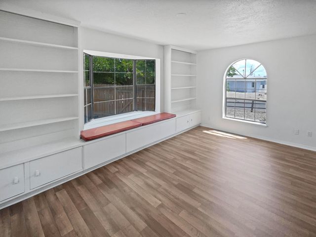 802 PINETREE Road SE, Rio Rancho, NM 87124