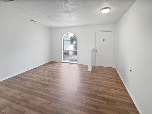 802 PINETREE Road SE, Rio Rancho, NM 87124