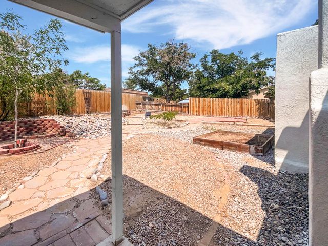 802 PINETREE Road SE, Rio Rancho, NM 87124