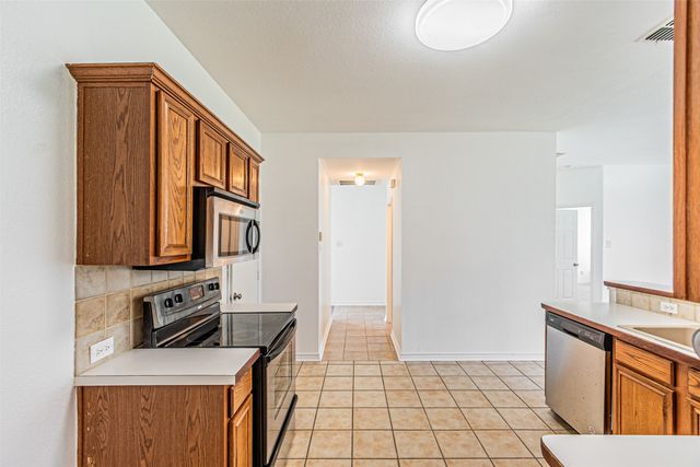 1301 Hennessey Court, Fort Worth, TX 76131