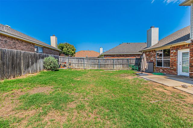 1301 Hennessey Court, Fort Worth, TX 76131
