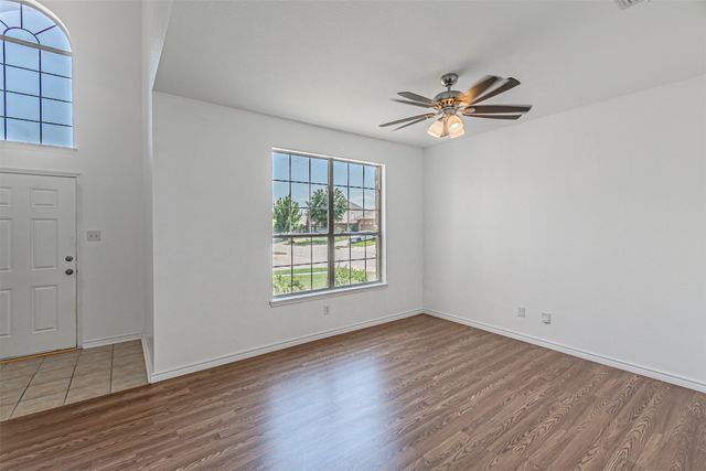 1301 Hennessey Court, Fort Worth, TX 76131
