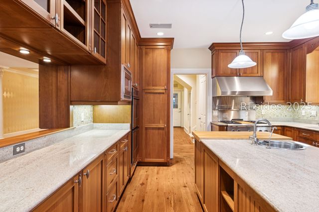 46 Hawthorne Rd, Bluffton, SC 29910