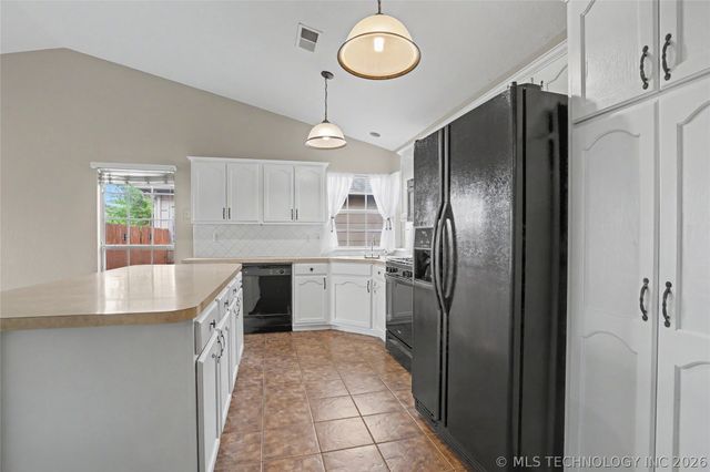 10710 E 115th Place S, Bixby, OK 74008