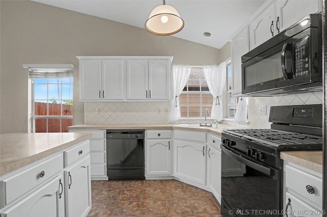 10710 E 115th Place S, Bixby, OK 74008