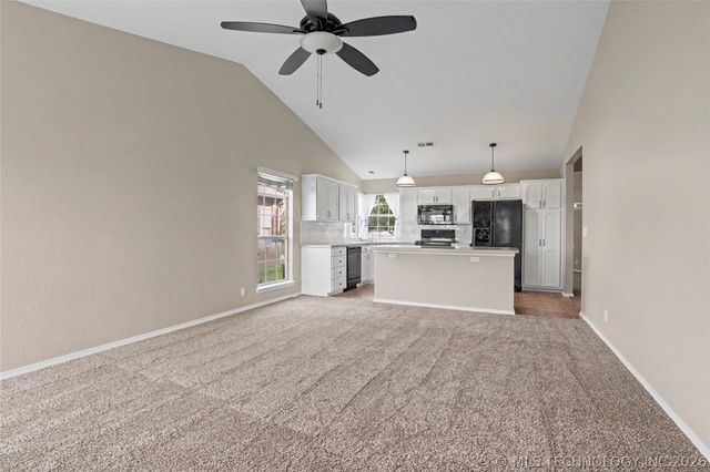 10710 E 115th Place S, Bixby, OK 74008