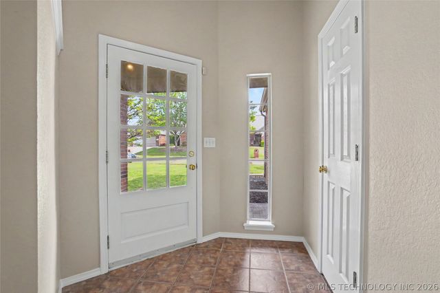 10710 E 115th Place S, Bixby, OK 74008