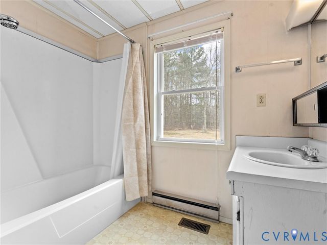 21105 Skinquarter Rd, Moseley, VA 23120