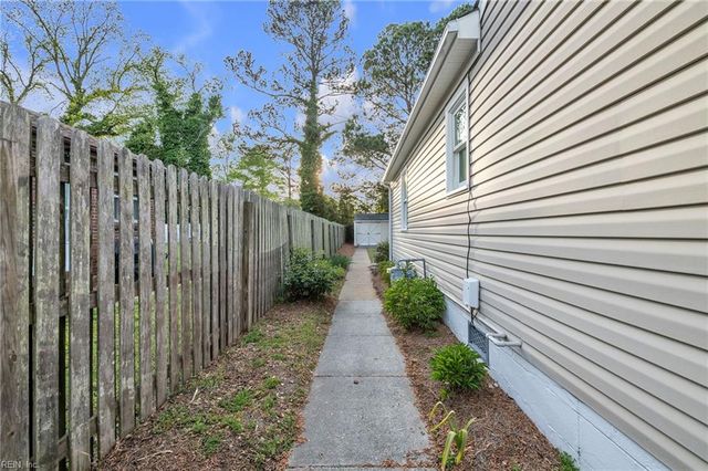 1225 Hawthorne DR, Chesapeake, VA 23325