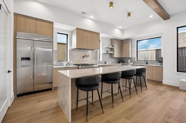335 Harvard Street, Houston, TX 77007