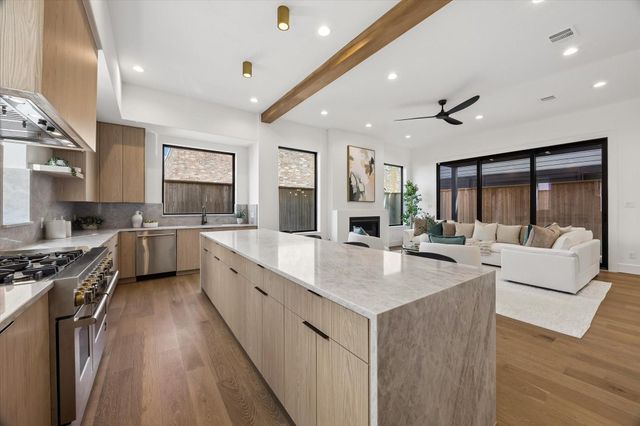 335 Harvard Street, Houston, TX 77007