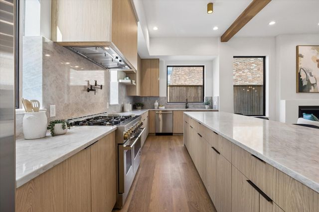 335 Harvard Street, Houston, TX 77007