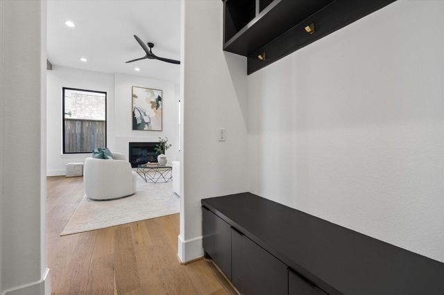 335 Harvard Street, Houston, TX 77007