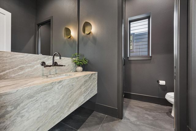 335 Harvard Street, Houston, TX 77007