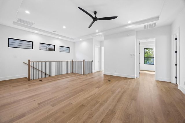 335 Harvard Street, Houston, TX 77007