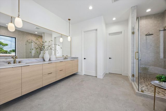 335 Harvard Street, Houston, TX 77007