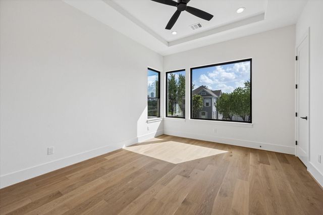 335 Harvard Street, Houston, TX 77007