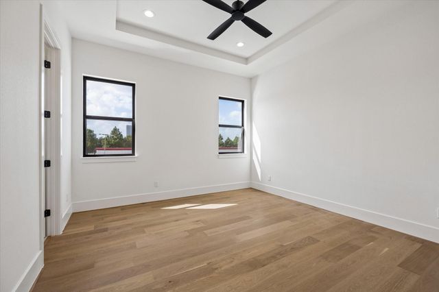 335 Harvard Street, Houston, TX 77007