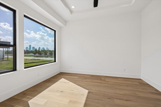 335 Harvard Street, Houston, TX 77007
