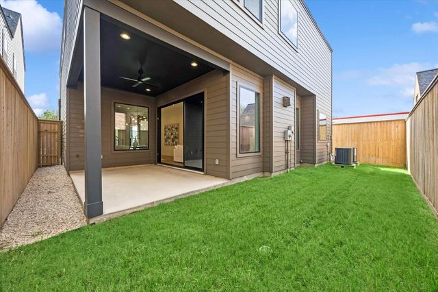 335 Harvard Street, Houston, TX 77007