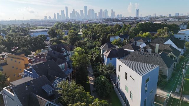 335 Harvard Street, Houston, TX 77007