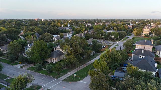 335 Harvard Street, Houston, TX 77007