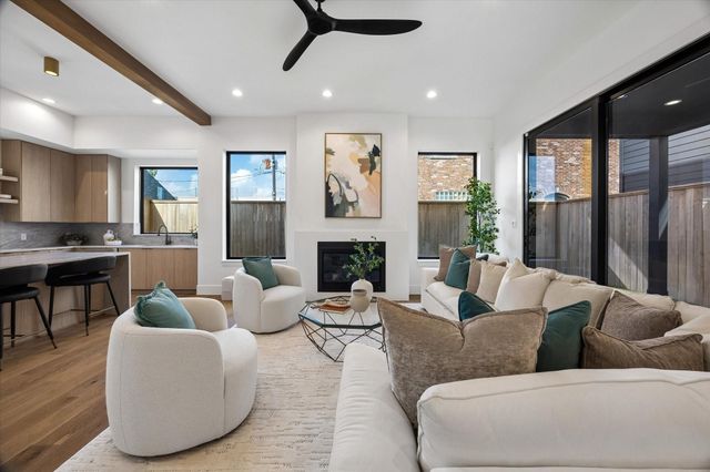 335 Harvard Street, Houston, TX 77007