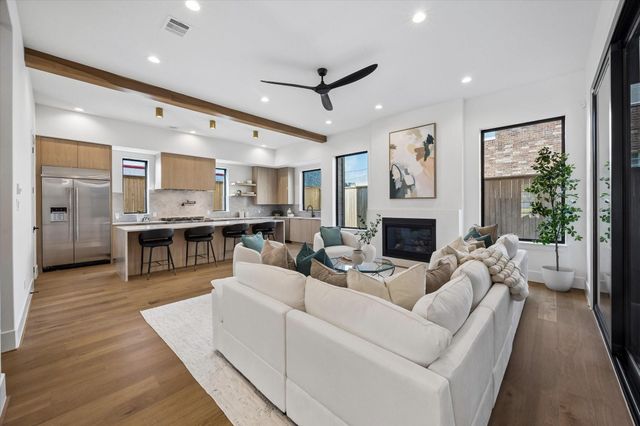 335 Harvard Street, Houston, TX 77007