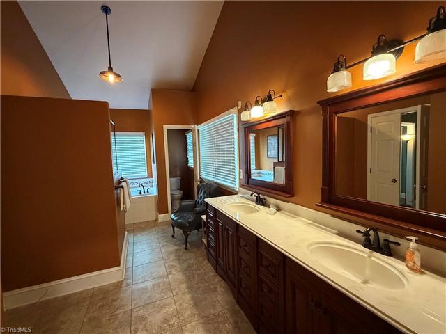 2194 Benwicke Drive, Pfafftown, NC 27040