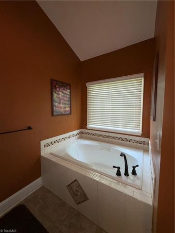 2194 Benwicke Drive, Pfafftown, NC 27040