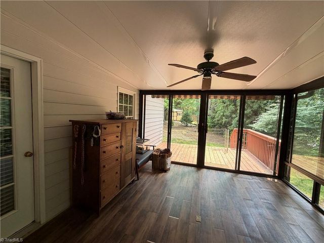 2194 Benwicke Drive, Pfafftown, NC 27040
