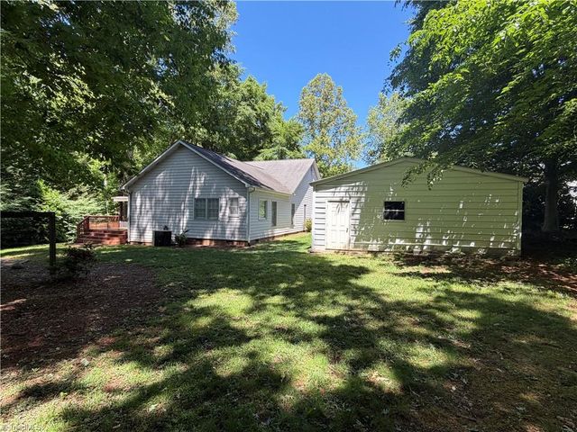 2194 Benwicke Drive, Pfafftown, NC 27040