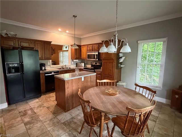 2194 Benwicke Drive, Pfafftown, NC 27040