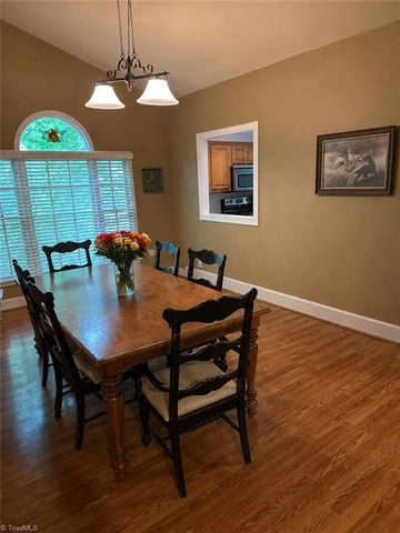 2194 Benwicke Drive, Pfafftown, NC 27040
