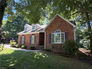 2194 Benwicke Drive, Pfafftown, NC 27040