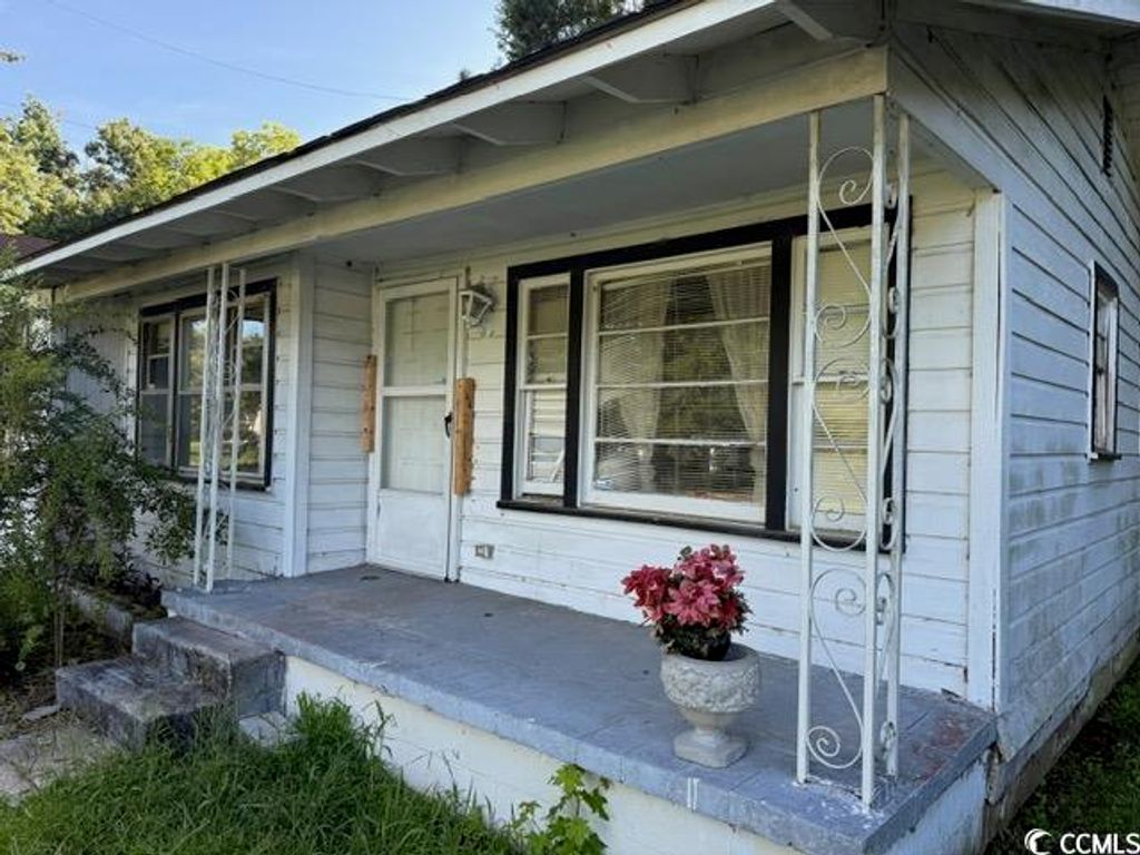 303 Leroy Bethea Rd, Mullins, SC 29574