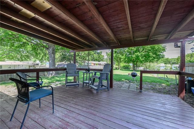 412 Fairlane Street, Lansing, KS 66043