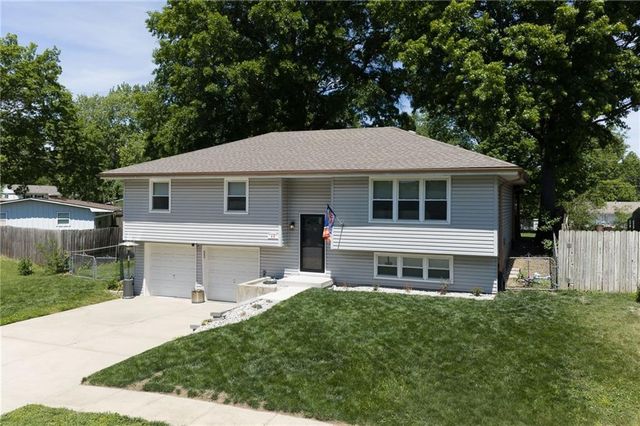 412 Fairlane Street, Lansing, KS 66043