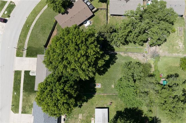 412 Fairlane Street, Lansing, KS 66043