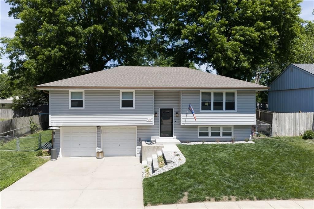 412 Fairlane Street, Lansing, KS 66043