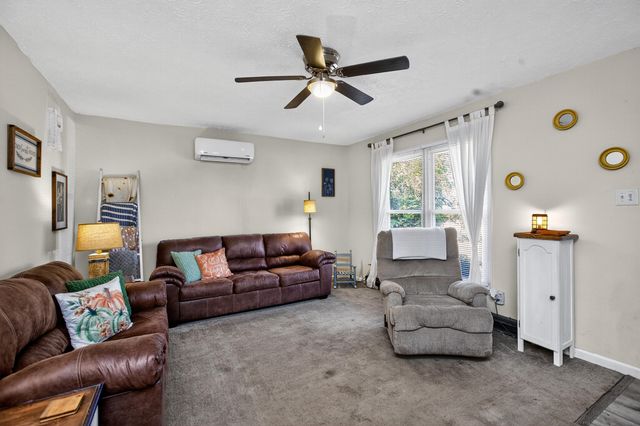 199 Dunroven Road, Versailles, KY 40383