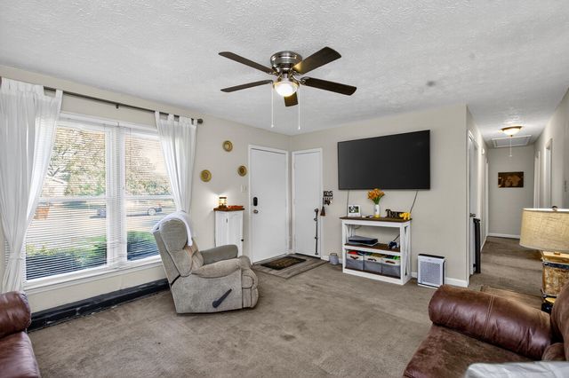 199 Dunroven Road, Versailles, KY 40383