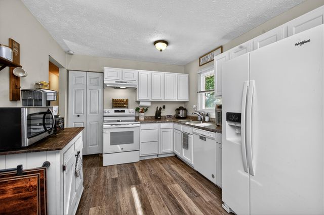 199 Dunroven Road, Versailles, KY 40383