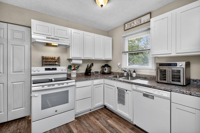 199 Dunroven Road, Versailles, KY 40383