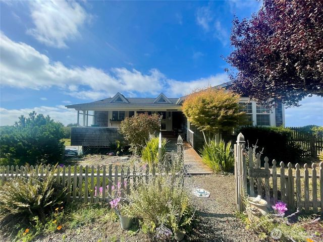 34801 J Place, Ocean Park, WA 98640