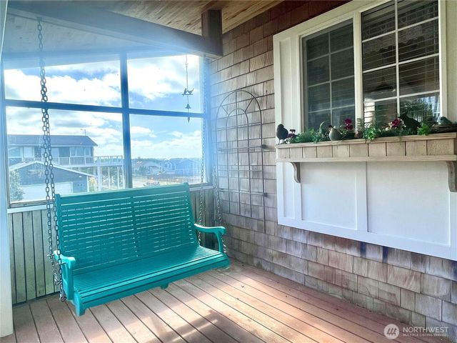 34801 J Place, Ocean Park, WA 98640