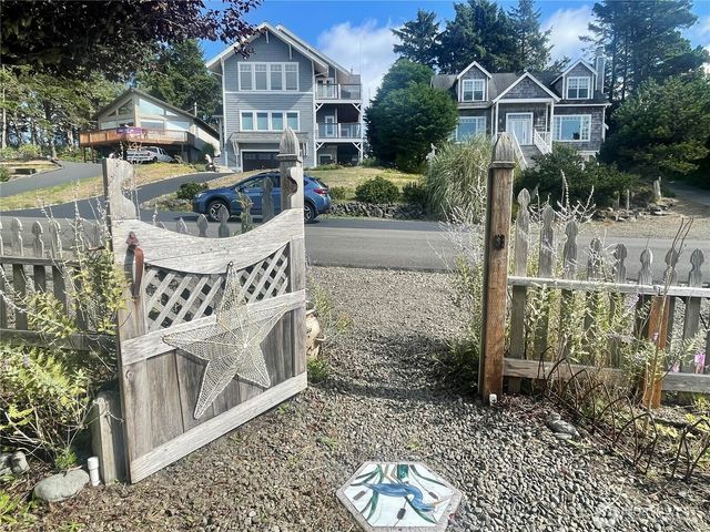 34801 J Place, Ocean Park, WA 98640