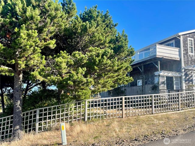 34801 J Place, Ocean Park, WA 98640